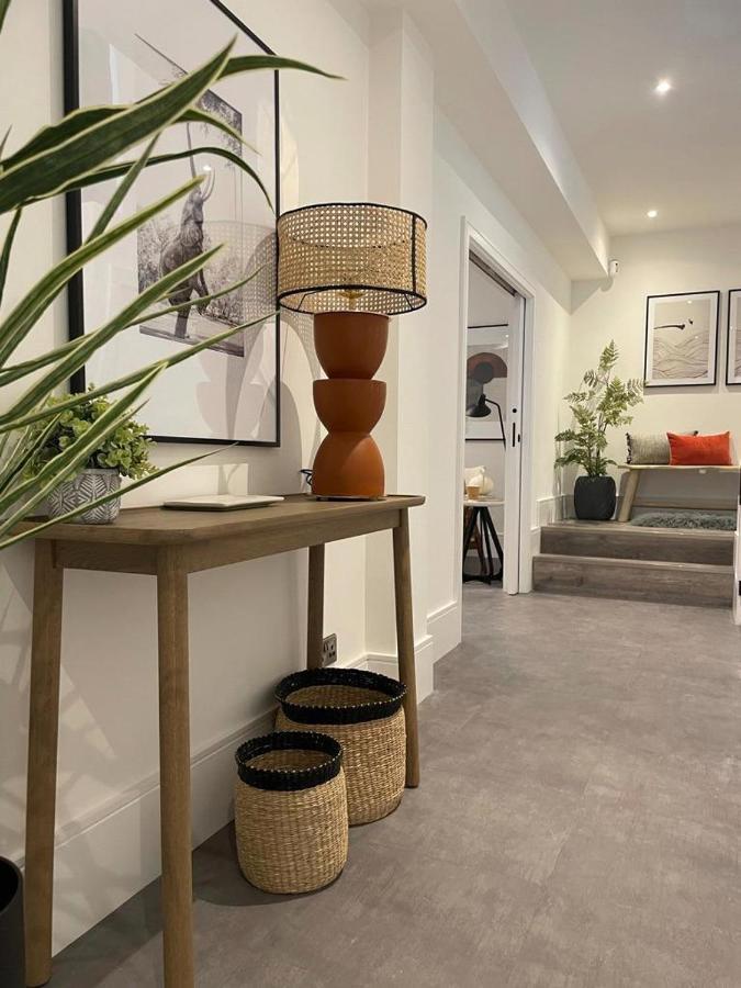 Brand New 3-Bedroom Home In Лондон Екстер'єр фото